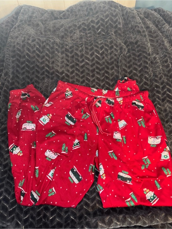 Joyspun Pants - Women’s Red Holiday-Print Cropped Lounge Pants